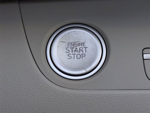 Used 2023 Hyundai Elantra Limited image 32