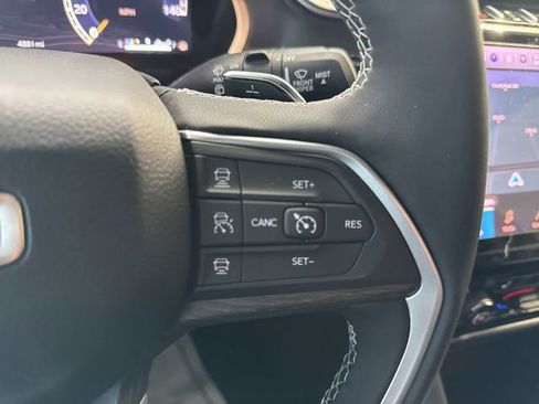 Used 2025 Jeep Grand Cherokee L Limited image 17