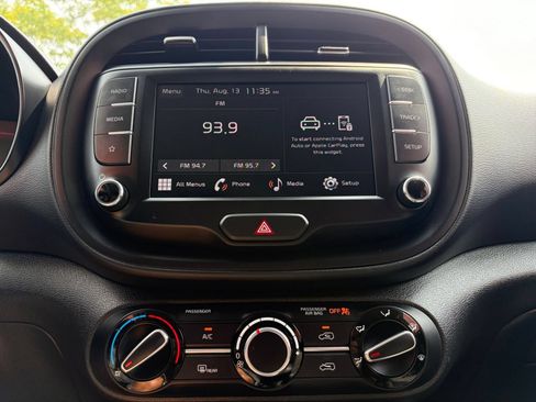 Used 2025 Kia Soul LX w/ LX Technology Package FWD image 17
