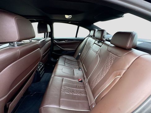 Used 2018 BMW M550i xDrive image 28