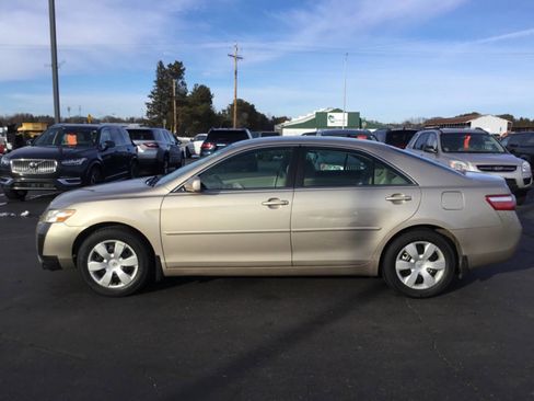 Used 2007 Toyota Camry XLE image 2