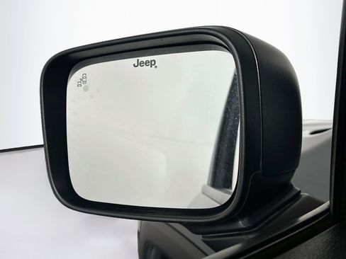 Used 2022 Jeep Renegade Latitude w/ Convenience Group AWD/4WD image 16