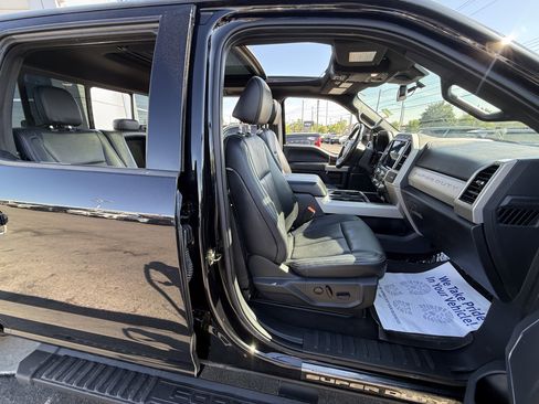 Used 2022 Ford F250 Lariat w/ Black Appearance Package AWD/4WD image 23
