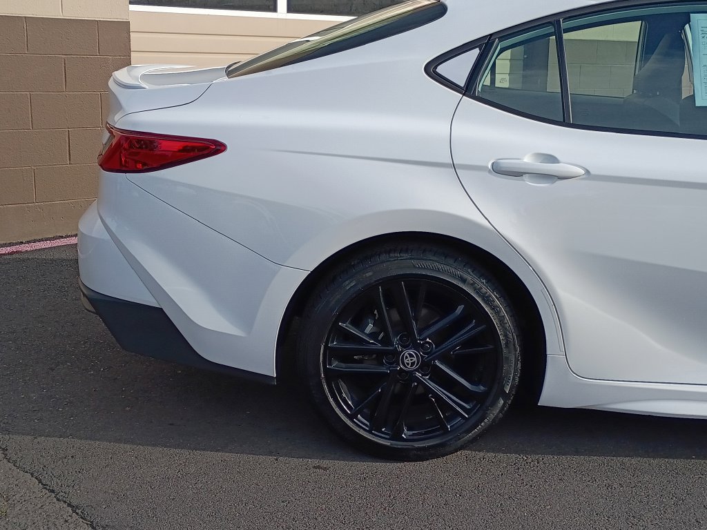 Used 2025 Toyota Camry SE FWD image 4