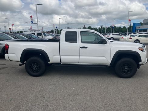 Used 2019 Toyota Tacoma SR w/ SX Package AWD/4WD image 8