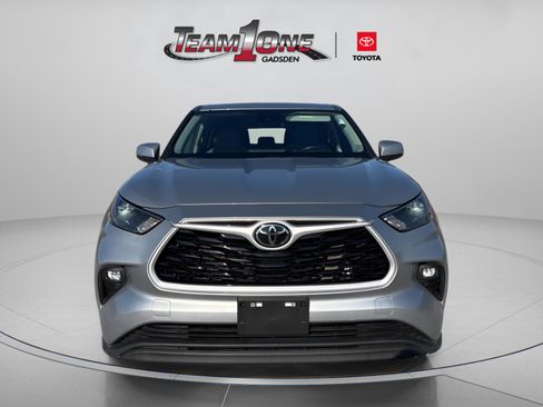 Used 2023 Toyota Highlander LE image 2