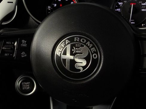 Used 2023 Alfa Romeo Stelvio Veloce AWD/4WD image 21