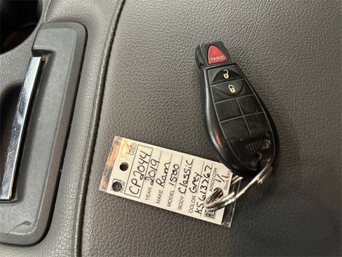 Used 2019 RAM 1500 Classic SLT w/ Luxury Group image 32