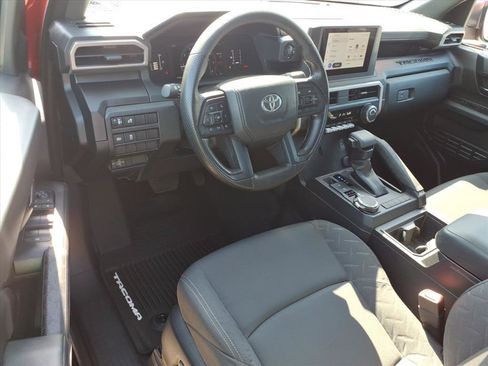 Used 2025 Toyota Tacoma SR AWD/4WD image 17