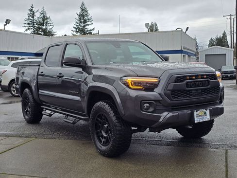 Used 2019 Toyota Tacoma Limited image 3