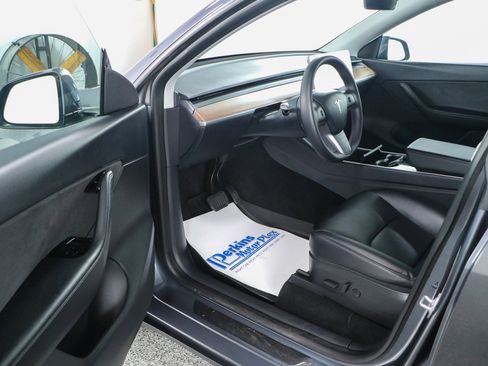 Used 2020 Tesla Model Y Long Range AWD/4WD image 3