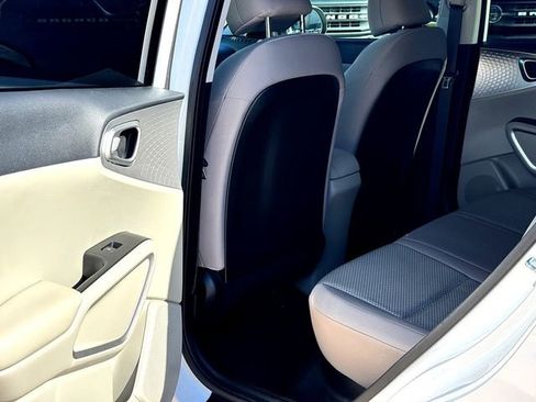 Used 2022 Kia Soul LX image 22