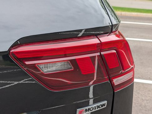 Used 2021 Volkswagen Tiguan SEL w/ 3-Row Tiguan MDO Package AWD/4WD image 17