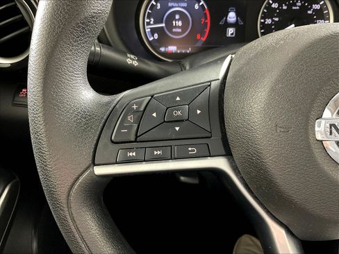 Used 2019 Nissan Kicks SV FWD image 12