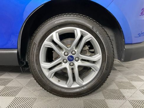 Used 2018 Ford Edge Titanium w/ Ford Safe & Smart Package FWD image 10