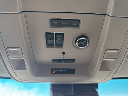 Used 2020 GMC Yukon XL SLT image 42