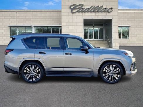Used 2023 Lexus LX 600 4WD w/ Luxury Package image 8