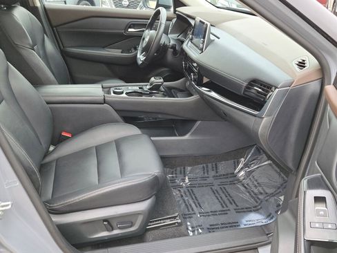 Used 2023 Nissan Rogue SL image 4