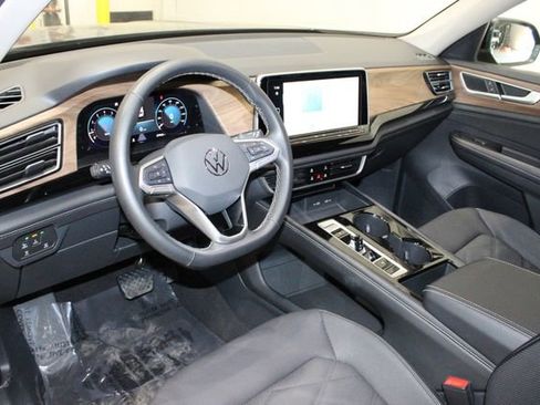 Used 2024 Volkswagen Atlas SE image 21