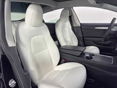 Used 2021 Tesla Model 3 Performance image 33