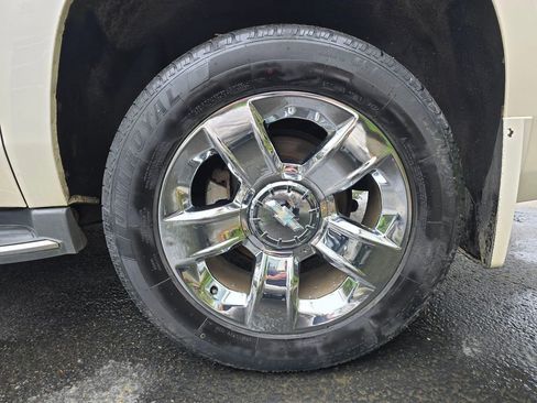 Used 2015 Chevrolet Suburban LTZ AWD/4WD image 5