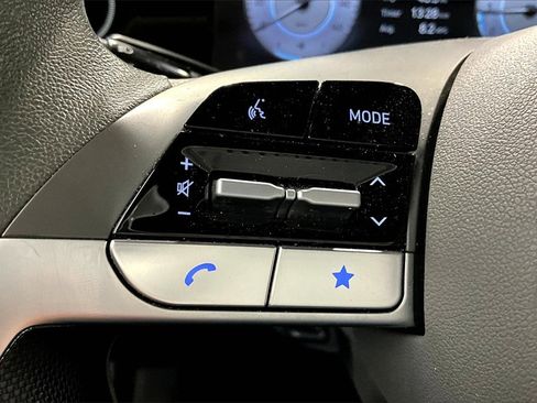 Used 2024 Hyundai Elantra SEL image 11