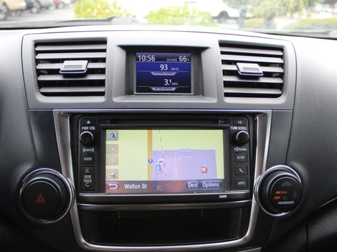 Used 2013 Toyota Highlander SE AWD/4WD image 30