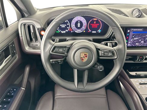 Certified 2025 Porsche Cayenne S AWD/4WD image 18