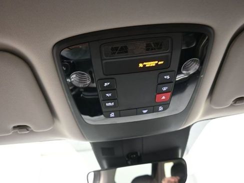 Used 2025 Kia Carnival FWD image 12