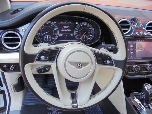 Used 2019 Bentley Bentayga AWD/4WD image 14