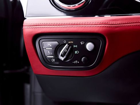 Used 2023 Bentley Bentayga AWD/4WD image 69