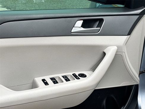 Used 2015 Hyundai Sonata SE image 17