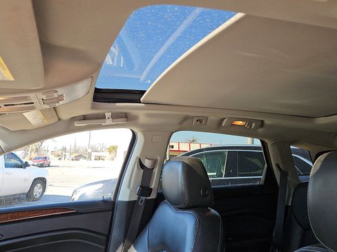 Used 2015 Cadillac SRX Luxury image 12