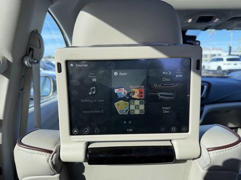 Used 2017 Chrysler Pacifica Limited image 19