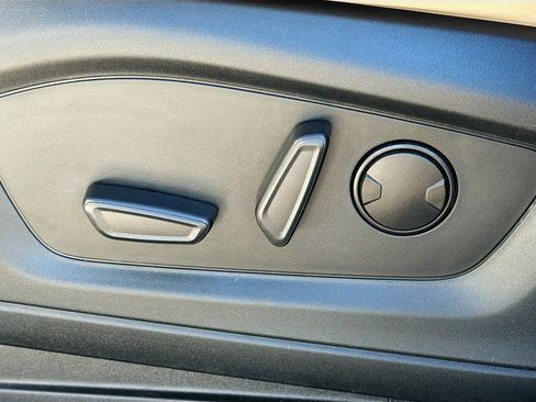 Used 2022 Ford Explorer XLT w/ Equipment Group 202A image 26