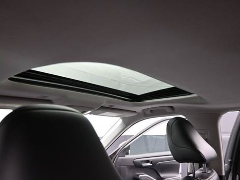 Certified 2025 Toyota Highlander XLE FWD image 16