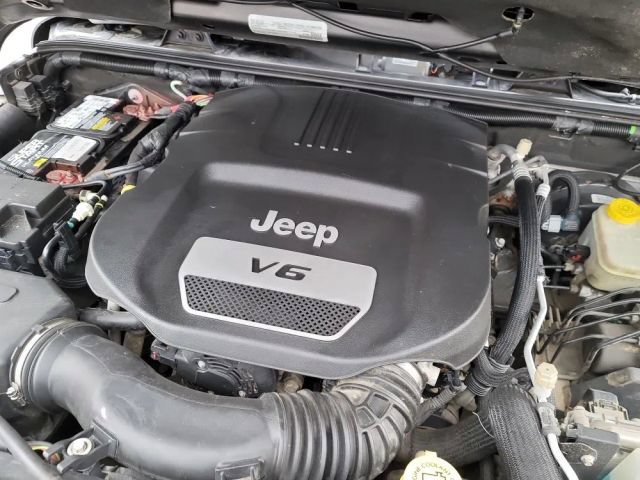 Used 2017 Jeep Wrangler Unlimited Rubicon w/ Connectivity Group AWD/4WD image 27