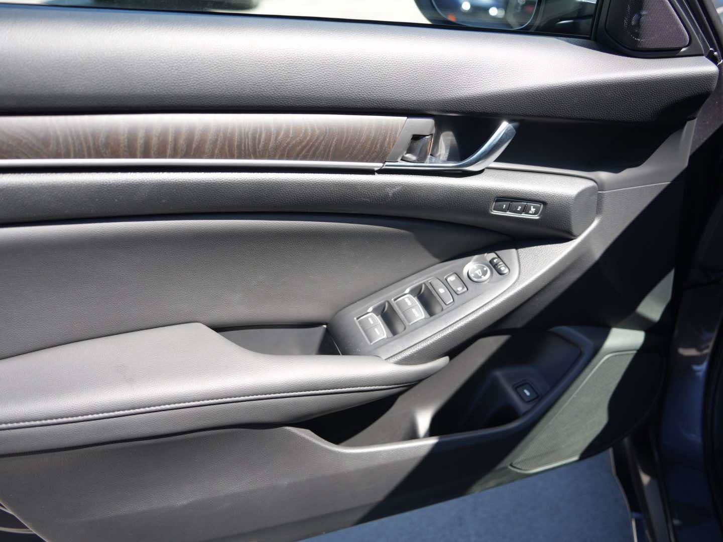 Used 2019 Honda Accord Touring image 11