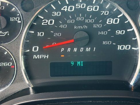 Used 2024 Chevrolet Express 2500 w/ Driver Convenience Package RWD image 31
