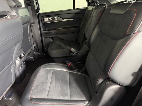 Used 2025 Ford Explorer ST AWD/4WD image 28