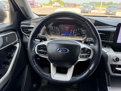 Used 2020 Ford Explorer XLT w/ Equipment Group 202A AWD/4WD image 14