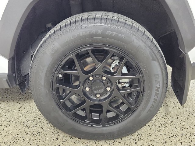 Used 2024 Toyota RAV4 XLE w/ Convenience Package FWD image 8