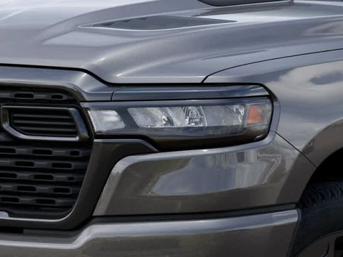 New 2026 RAM 1500 Express AWD/4WD image 10