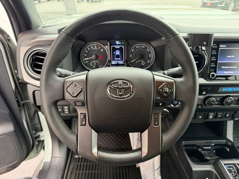 Used 2022 Toyota Tacoma TRD Sport image 13