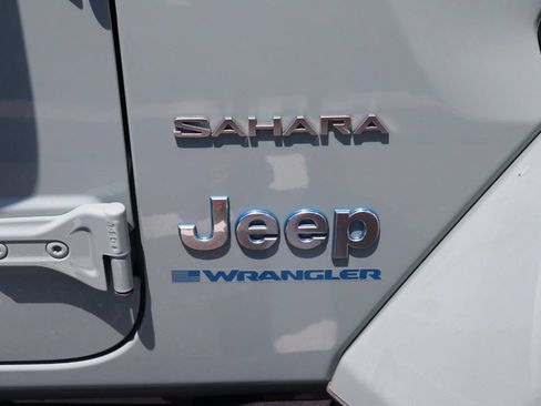 Used 2024 Jeep Wrangler Unlimited Sahara w/ Technology Group AWD/4WD image 32