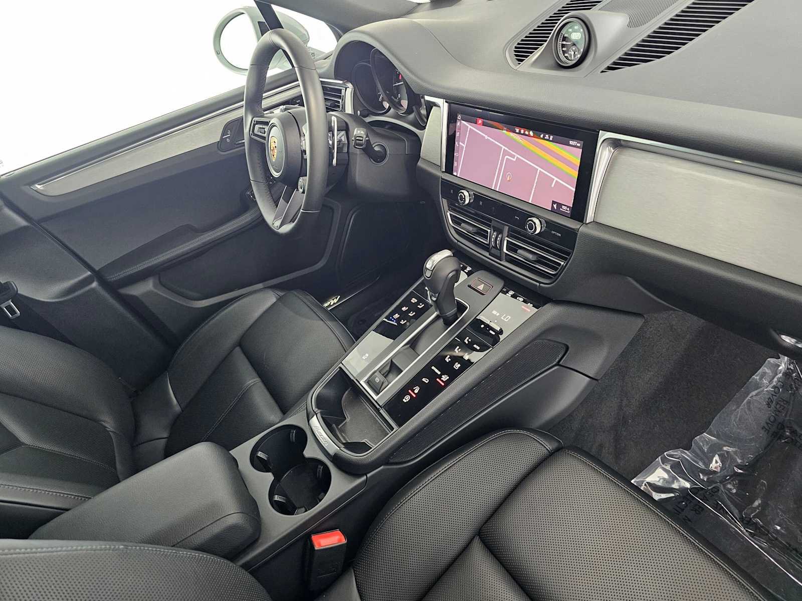 Used 2026 Porsche Macan AWD/4WD image 11