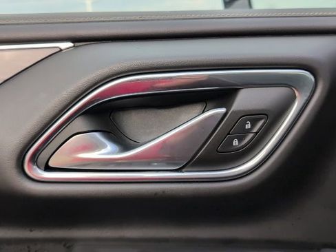 Used 2022 GMC Yukon SLT w/ SLT Premium Package image 16