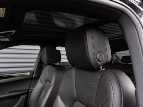 Certified 2025 Porsche Macan AWD/4WD image 24