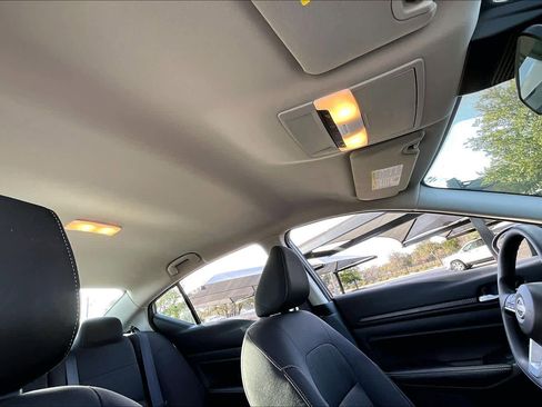 Used 2025 Nissan Altima 2.5 SV image 13