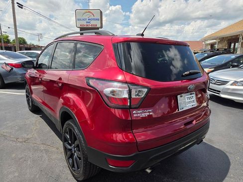 Used 2018 Ford Escape SE w/ SE Sport Appearance Package FWD image 4